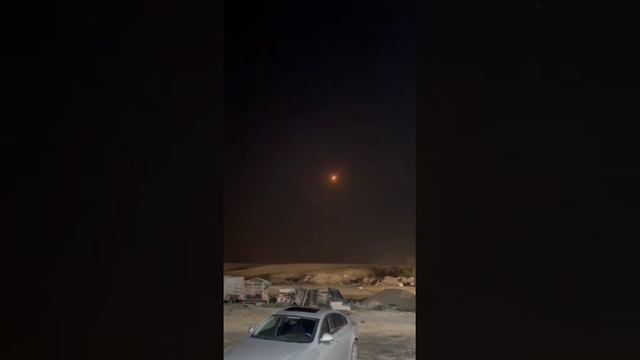 Кадры прилётов иранских ракет на территории Израиля в пустыне Негева