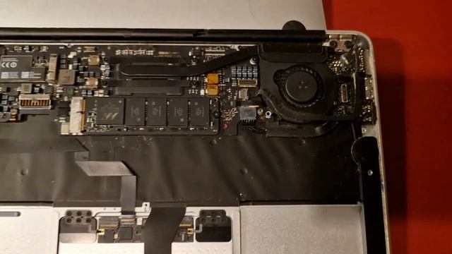 Macbook Air 11" 2010, 2012, 2013 the difference inside