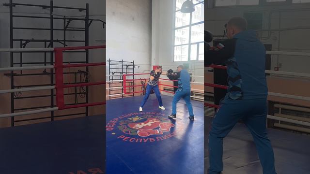 Александра Фролова из Абакана готовится к первенству России по боксу.