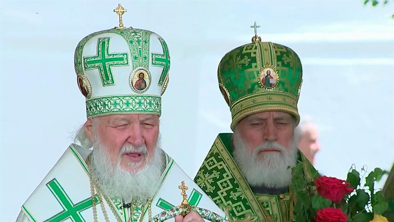 Православные верующие отмечают Троицу - один из главных дней церковного календаря