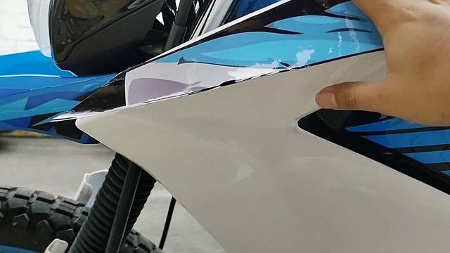 COMO instalar  VINIL FACILMENTEcómo forrar tu motocómo instalar WRAP tu mismo Christian peluchín
