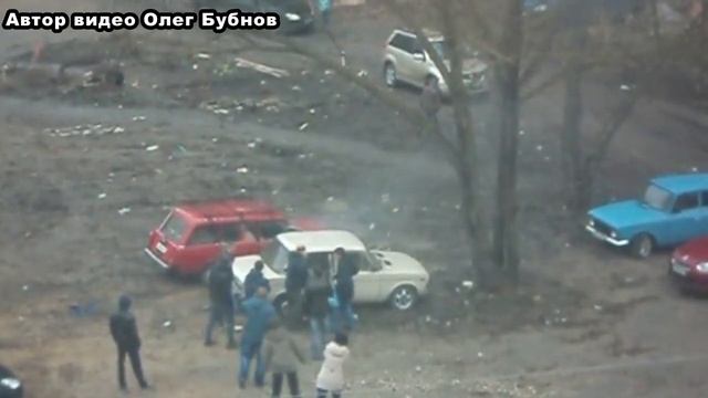 Тверь. Загорелась машина с человеком внутри.