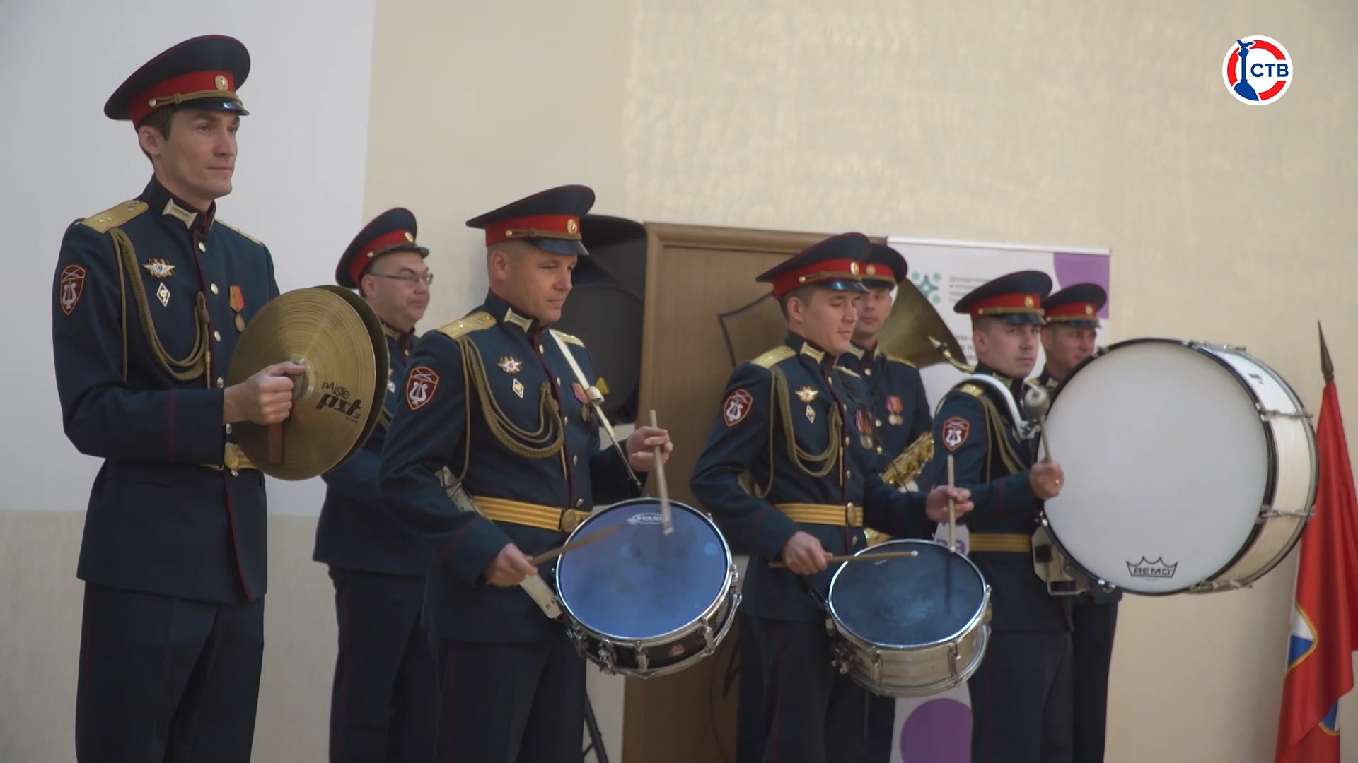 Севастопольских школьников познакомили с работой фабрики по производству новогодних ёлок