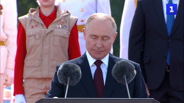 Путин: Россия продолжит наращивать силы Военно-морского флота