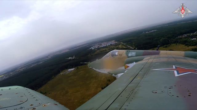 Су-25 нанесли удар неуправляемыми авиационными ракетами по живой силе и технике ВСУ