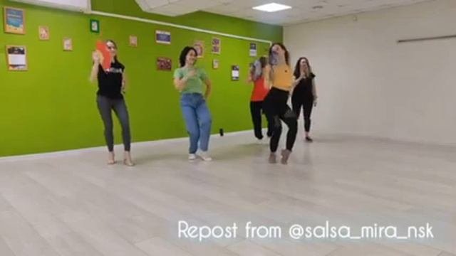 Tанцуем кубинский сон с веером на уроке у Екатерины Орешкиной в школе Salsa Mira. 2023 02 20