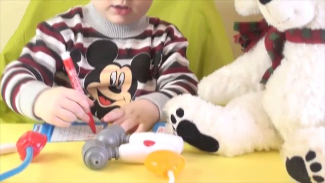 Дитячий набір ВАДЕР для лікаря Алекс лікує ведмедя та грається з набором Wader
