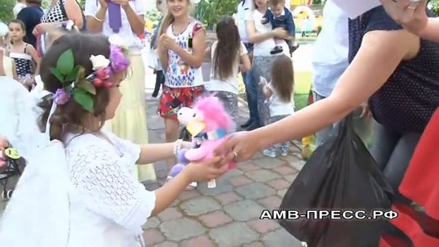 На парад    в коляске!