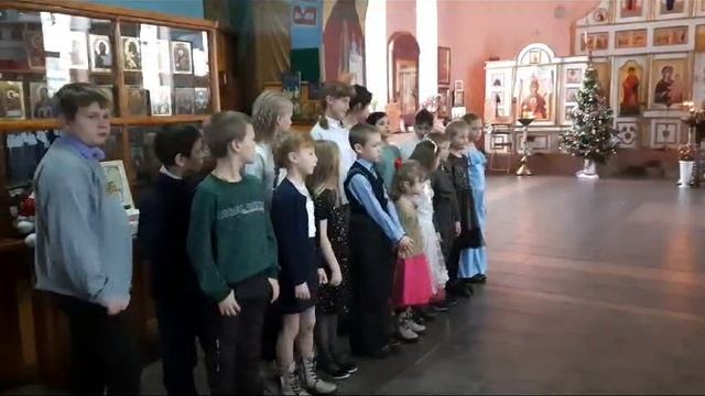 Утренник в воскресной школе.Дети рассказывают стихотворения.