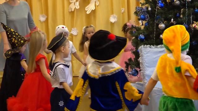 Новогодний утренник в детском саду