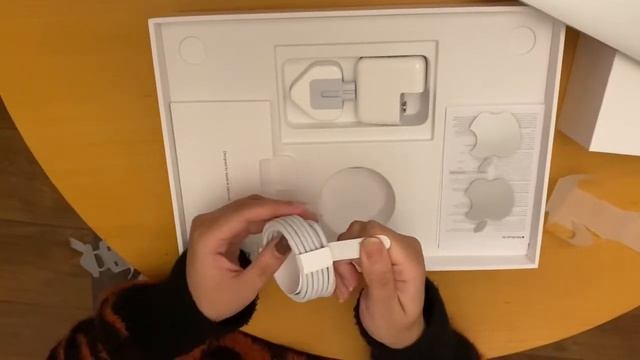 MacBook Air Unboxing 2020