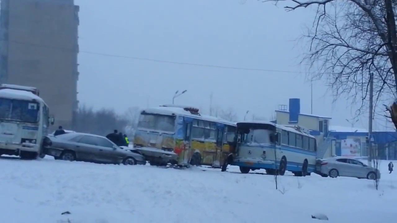 ДТП в Горловке. 3 автобуса и 4 легковых автомобиля