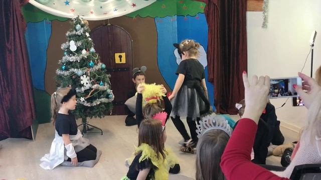 Сценка из спектакля "Глупый мышонок": песенка мамы кошки