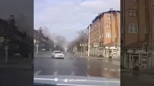 Момент ДТП в Костроме, снятый из иномарки, которая сбила женщину с коляской
