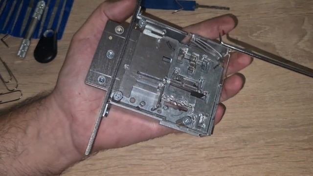 Взломостойкий замок или невскрываемый замок радлок мимоза