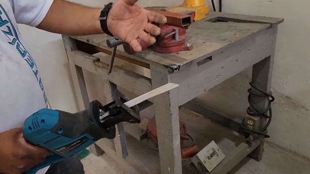 Sierra Sable Makita DJR189RTJ  Inalámbrica 18v