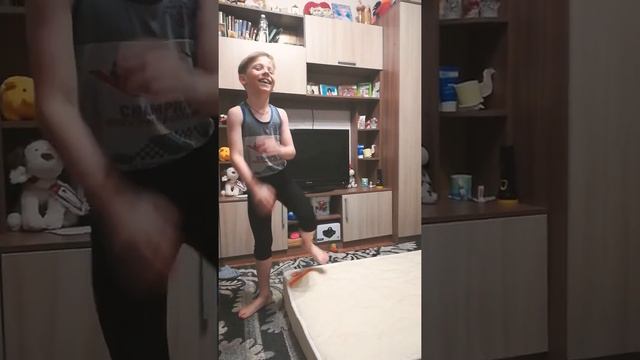 Обучение трюков на матрасе