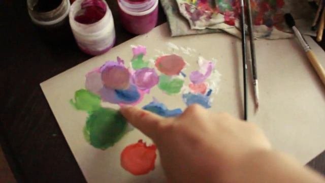 Рисую цветы у себя на теле