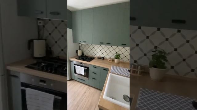 Стильный ремонт кухни 7 кв.м. в оливковых оттенках