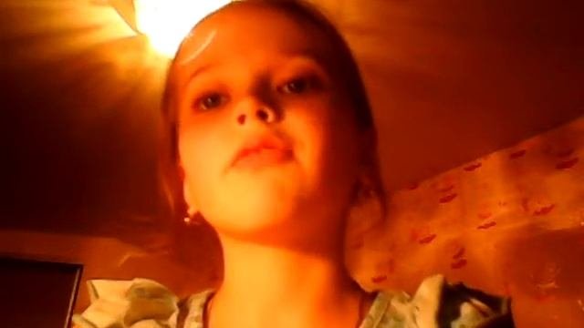 Анюта рассказывает 2 стиха!