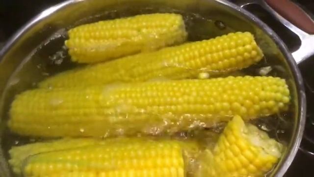 Вареная кукуруза. Буду смотреть это видео зимой...и ждать лето)