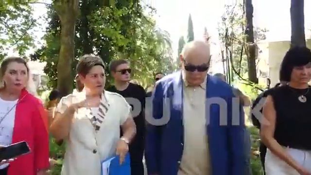 Аслан Бжания посетил территории бывших санаториев МВО и ПВО, где идут ремонтно восстановительные ра