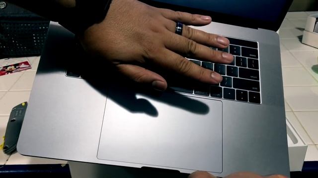 New 2017 15" Kaby Lake Macbook Pro w/Touchbar Unboxing!