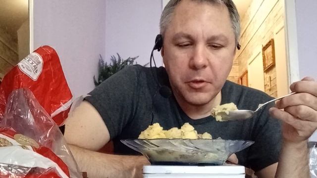 ASMR ИТИНГ. КУШАЮ КАРТОШКУ С ТУШЁНКОЙ