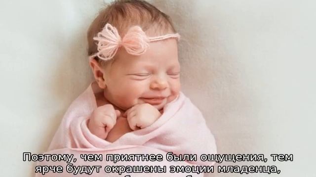Почему новорожденные улыбаются во сне — причины