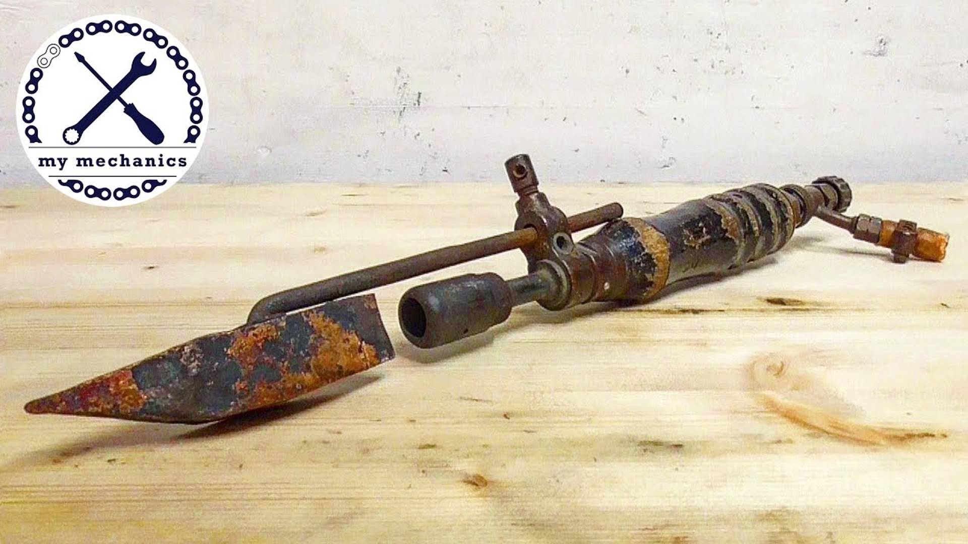 Antique Soldering Iron (Blowtorch) - Hot Restoration (1080p_50fps_H264-128kbit_AAC)