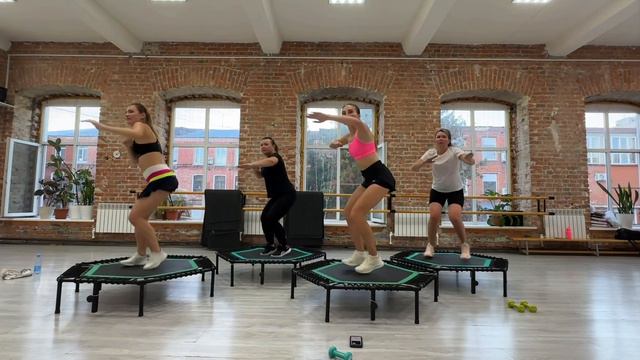 JUMPING FITNESS