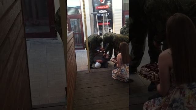 Поздравление жены на день рождения! Розыгрыш с задержанием