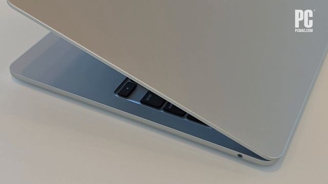 Hands On: Apple's M2 MacBook Air Ditches the Wedge