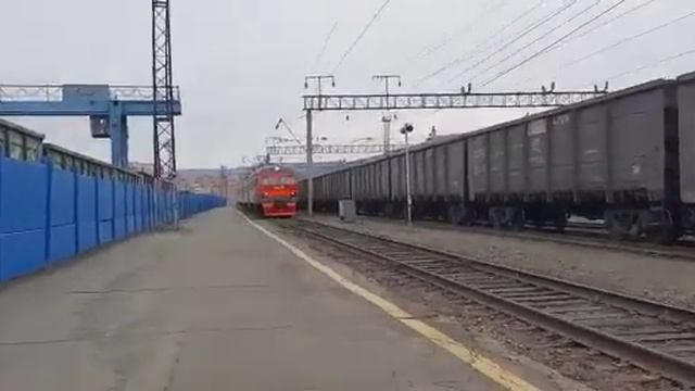 Остановка электропоезда ЭР9Т Коршуниха-Лена Восточная на ст.Лена