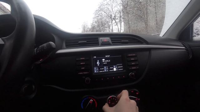Куда жать-то в Kia Rio X-line каршеринга BelkaCar в Москве