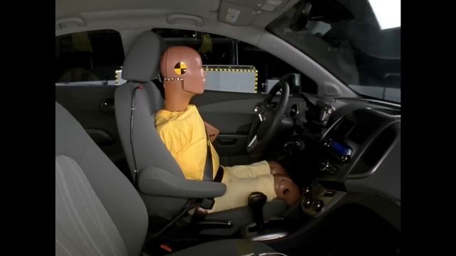 2012 Chevrolet Sonic side IIHS crash test