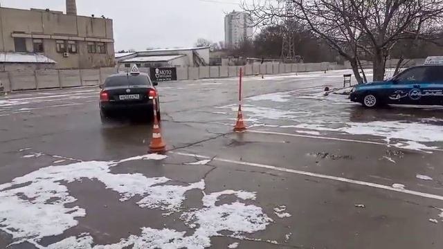 Заезд в гараж на машине с АКПП