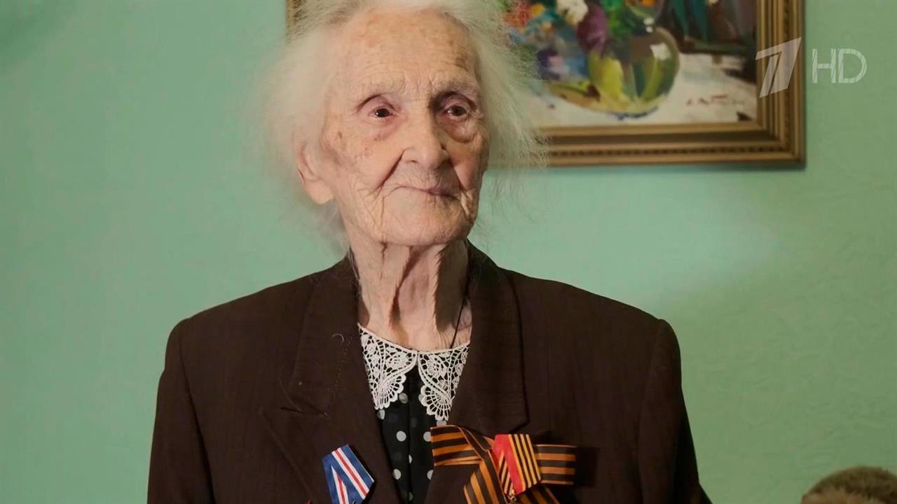 В Луганске поздравили ветерана Великой Отечественной Елену Рождественскую с юбилеем