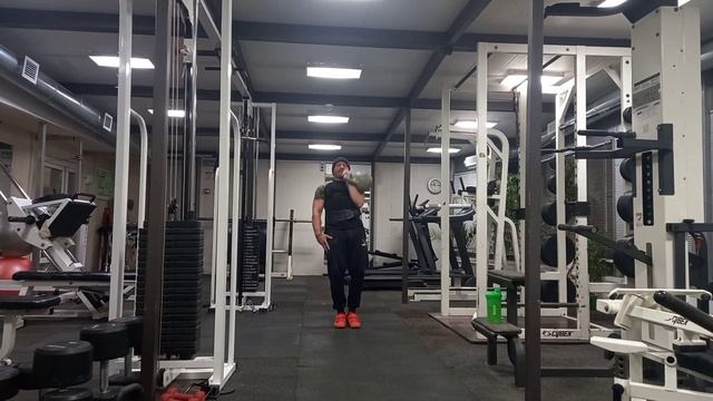 Совершенствую армейский жим стоя с гирей 32кг.?