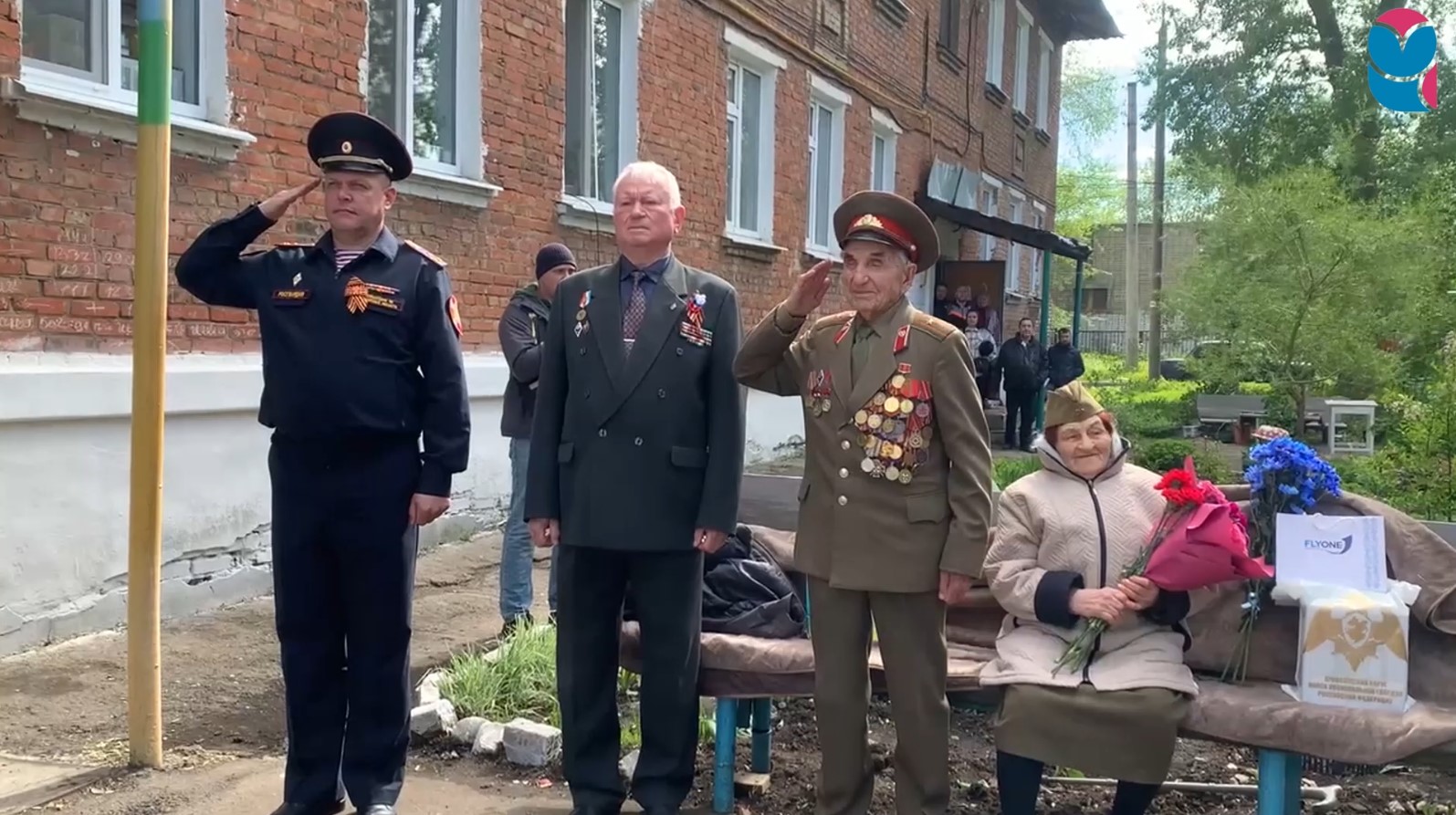 В Самаре проходит всероссийская акция "Парад у дома ветерана"
