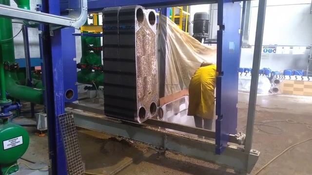 Очистка пластин теплообменника Альфа Лаваль Т20-PFG.mp4