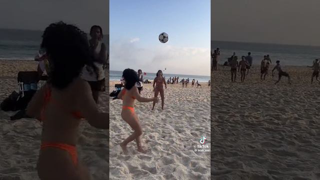КЛАССНО ИГРАЮТ НА ПЛЯЖЕ