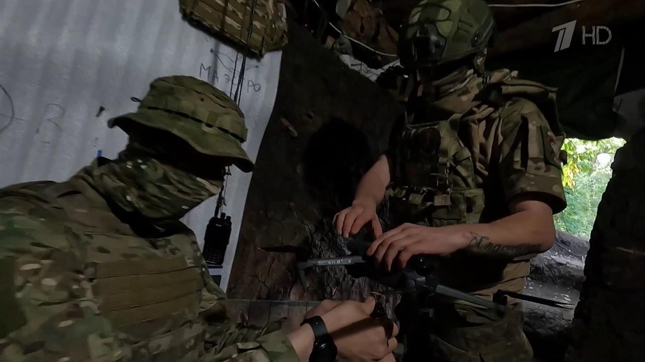 Морские пехотинцы выбивают противника из Донецкой Народной Республики