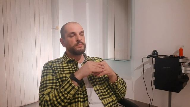 для чего парикмахер продаёт косметику?