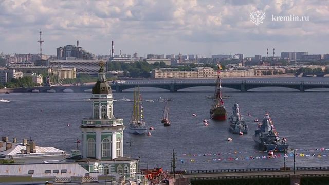 Владимир Путин принял Главный военно-морской парад по случаю празднования Дня Военно-Морского Флота