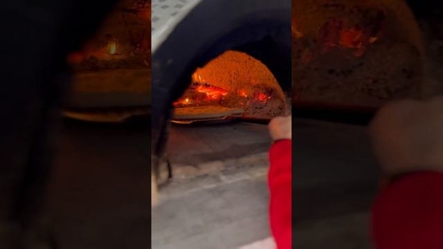 Хачапури лодочка в печи для пиццы на дровах
