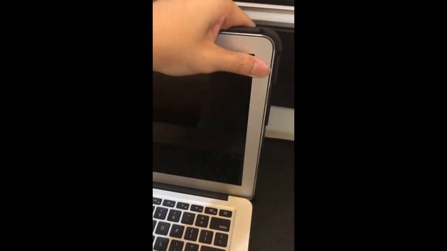 【AhKhai Tv】UAG MacBook Air 保護殼開箱／安裝 MacbookAir case unboxing review／install～～我的MacBook Air有衣服了！！