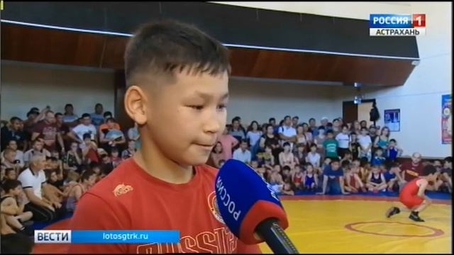 Почти 200 борцов вольного стиля собрались в гостеприимном Доме культуры села Началово