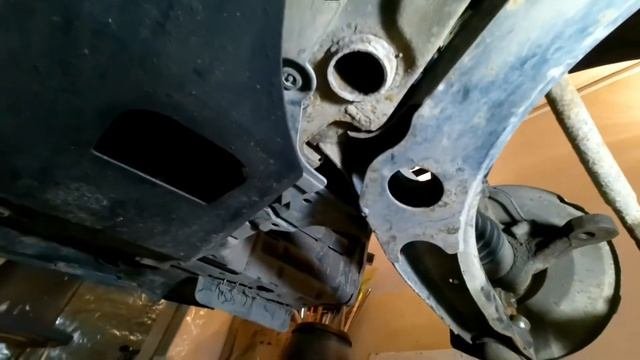 Замена передних рычагов Mitsubishi Lancer X