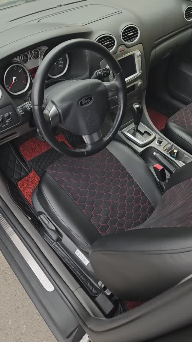 Чехлы на сиденья Ford Focus 2 - Дизайн (Basic) Соты с красной ниткой  и алькантарой